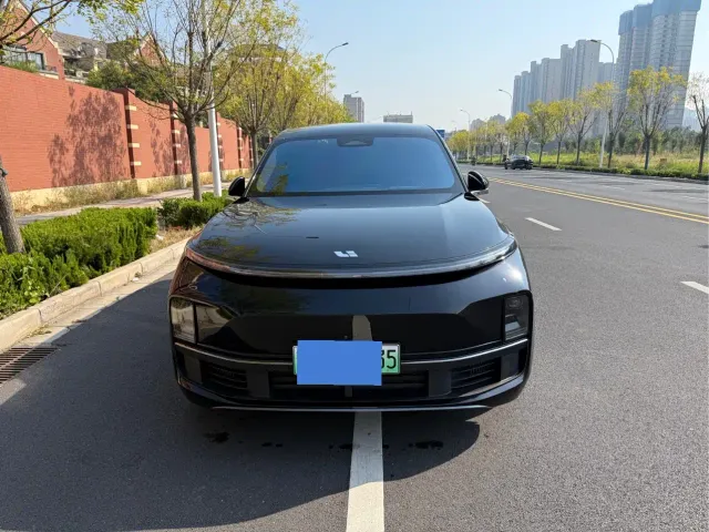 Li Auto L8 — Фото автомобиля 2