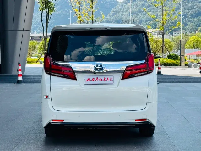 Toyota Alphard — Фото автомобиля 5