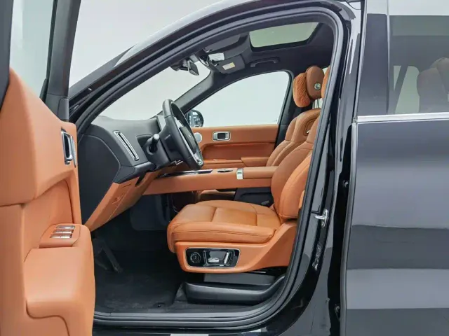 Li Auto L8 — Фото автомобиля 10