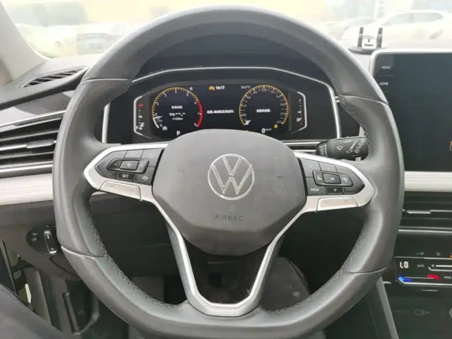 Volkswagen Tiguan L — Фото автомобиля 10