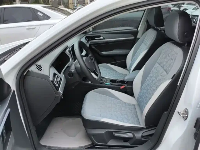 Volkswagen Lavida — Фото автомобиля 14