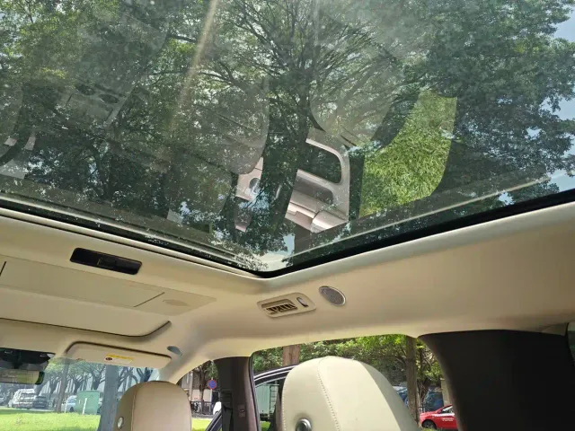 Li Auto MEGA — Фото автомобиля 25