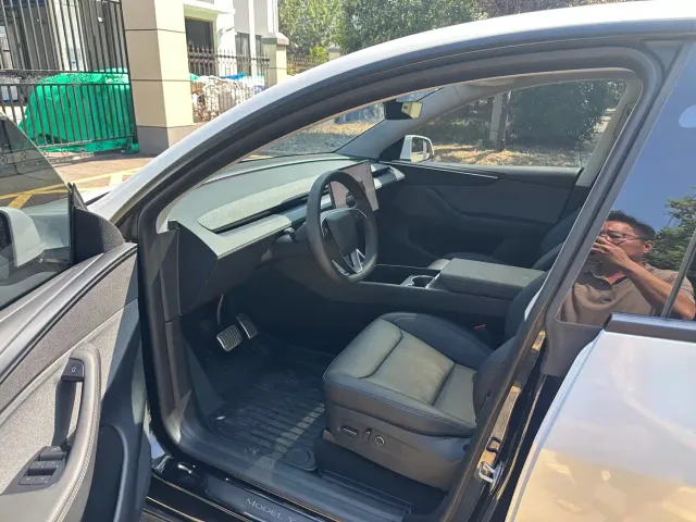 Tesla Model Y — Фото автомобиля 7