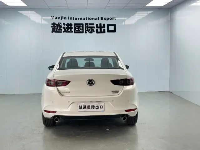 Mazda Axela — Фото автомобиля 11
