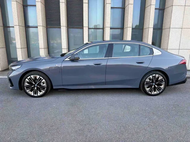 BMW i5 — Фото автомобиля 5