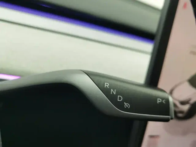 Tesla Model Y — Фото автомобиля 13