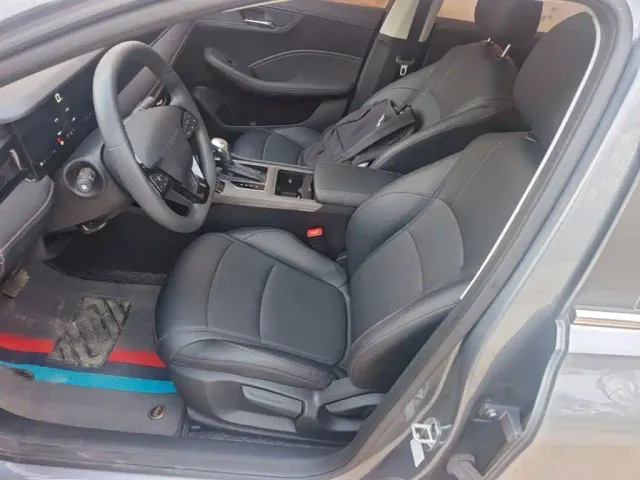 Roewe i5 — Фото автомобиля 14