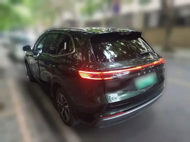 Geely Galaxy Starship 7 EM-i — Фото автомобиля 4