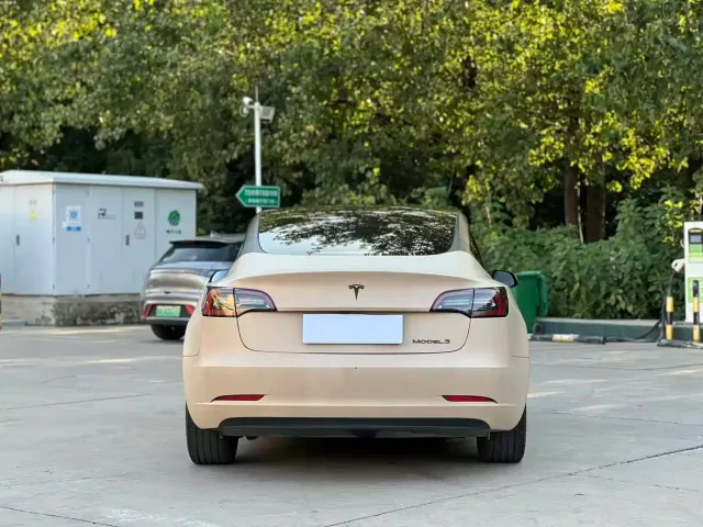 Tesla Model 3 — Фото автомобиля 8