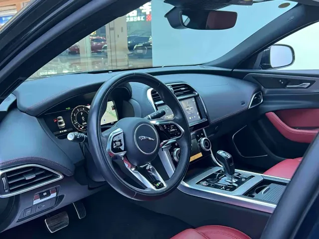 Jaguar XEL — Фото автомобиля 13