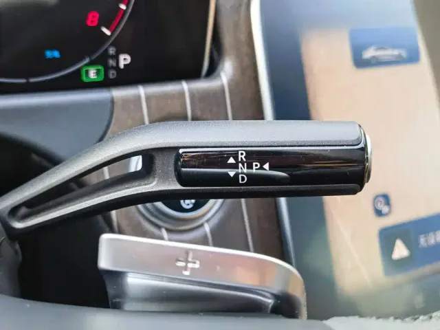 Mercedes-Benz E-Class — Фото автомобиля 12