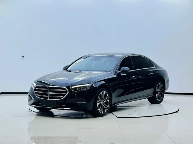 Фотография автомобиля — Mercedes-Benz E-Class