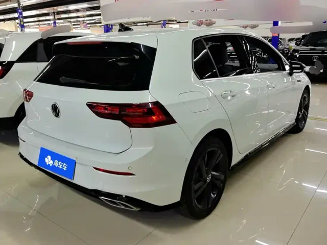 Volkswagen Golf — Фото автомобиля 3