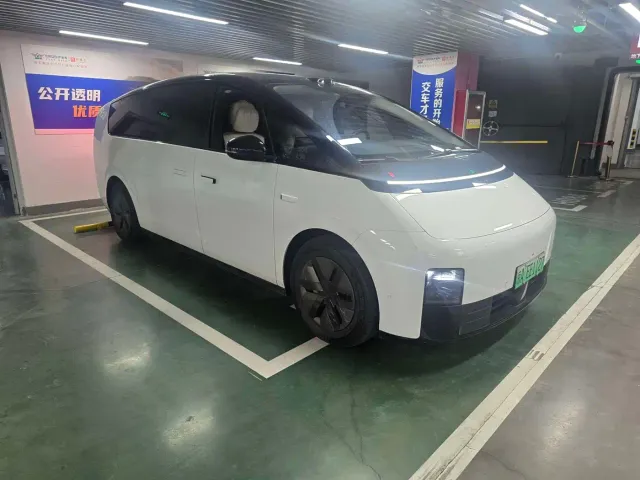 Li Auto MEGA — Фото автомобиля 2