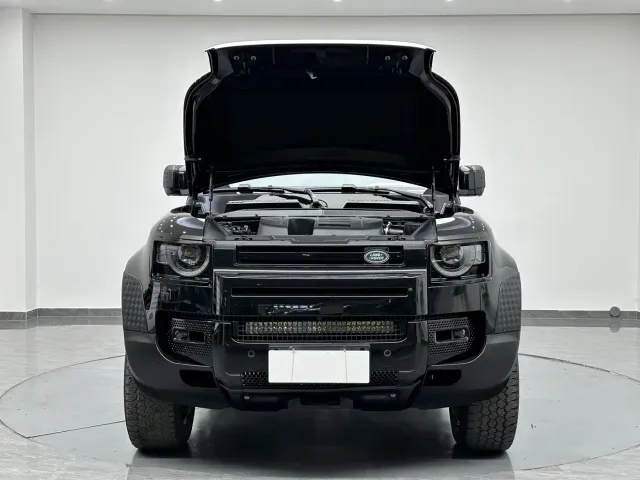 Land Rover Defender — Фото автомобиля 25