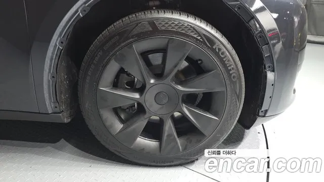 Tesla Model Y — Фото автомобиля 6