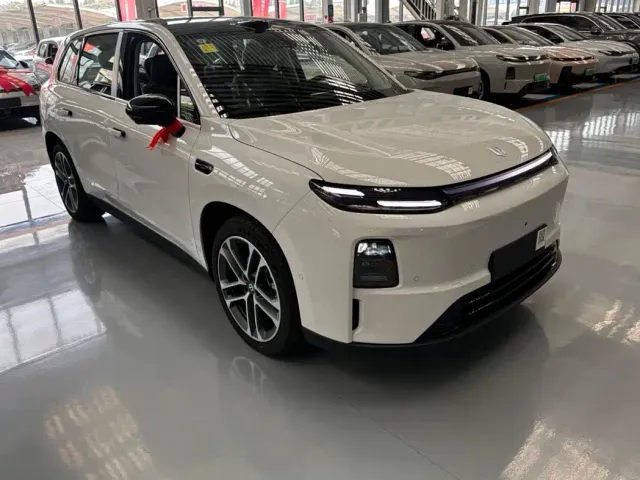 Leapmotor C10 — Фото автомобиля 3