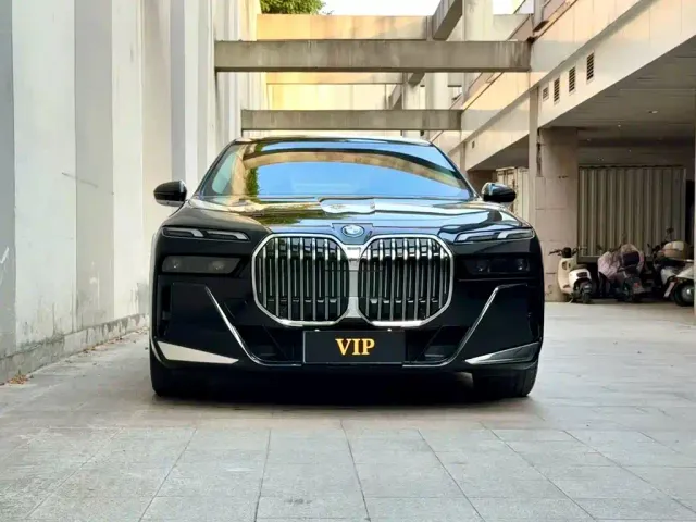 BMW 7 Series — Фото автомобиля 2