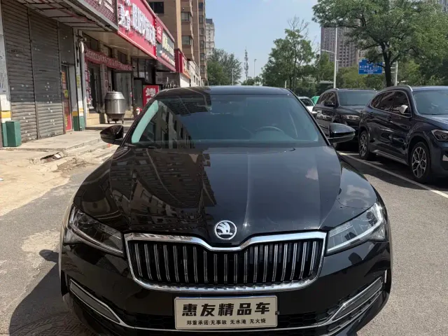 Skoda Superb — Фото автомобиля 2