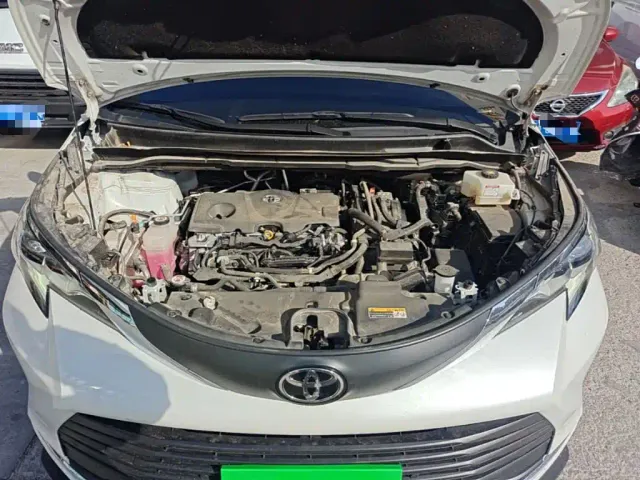 Toyota Sienna — Фото автомобиля 19