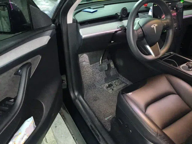 Tesla Model Y — Фото автомобиля 12