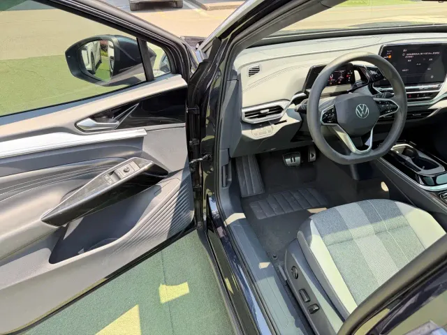 Volkswagen ID.4 CROZZ 2022 Standard Range PURE Edition — Фото автомобиля 4