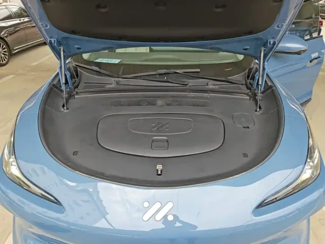 IM Motors LS6 — Фото автомобиля 19