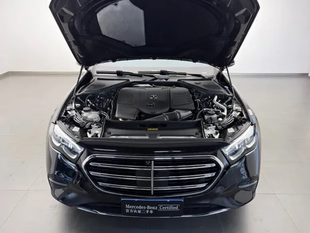 Mercedes-Benz E-Class — Фото автомобиля 21