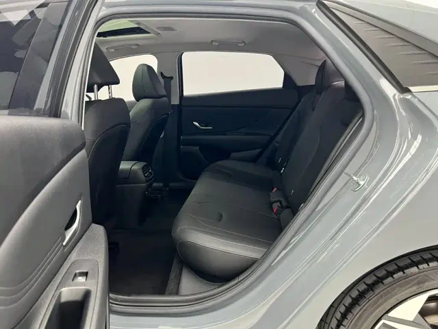 Hyundai Elantra — Фото автомобиля 10
