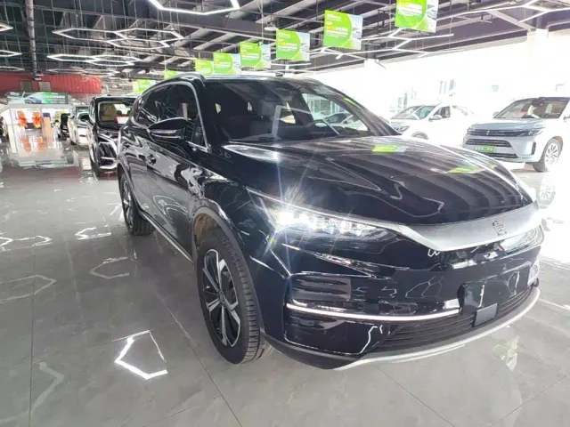 BYD Tang — Фото автомобиля 3