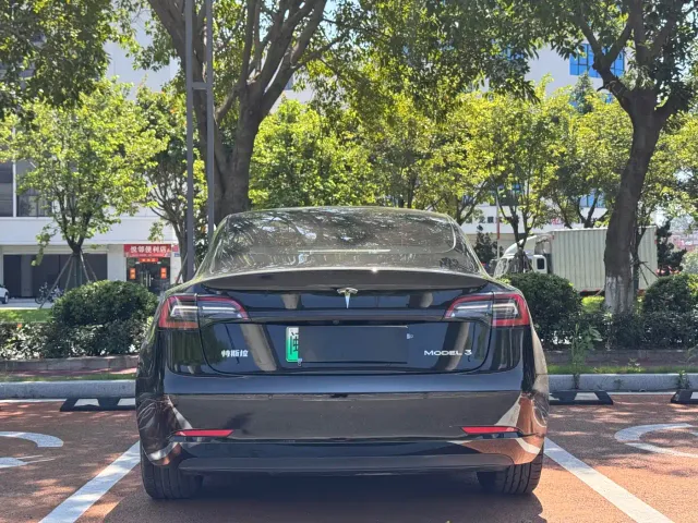 Tesla Model 3 — Фото автомобиля 8