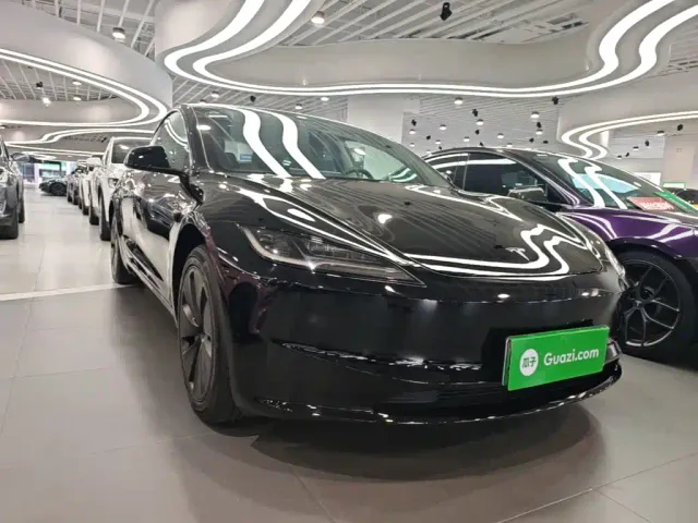 Tesla Model 3 — Фото автомобиля 3