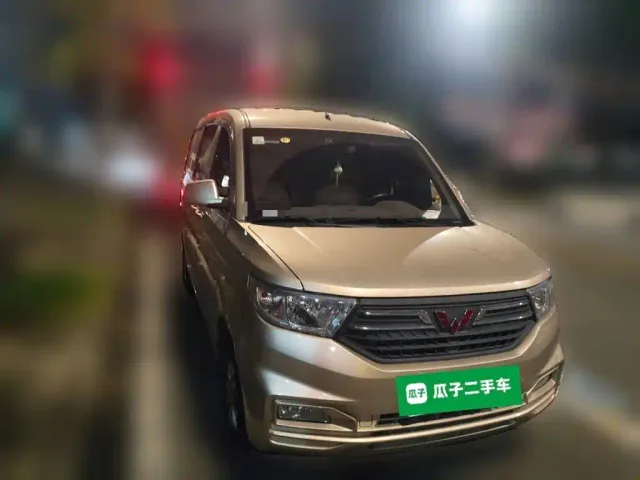 Wuling Hongguang V — Фото автомобиля 4