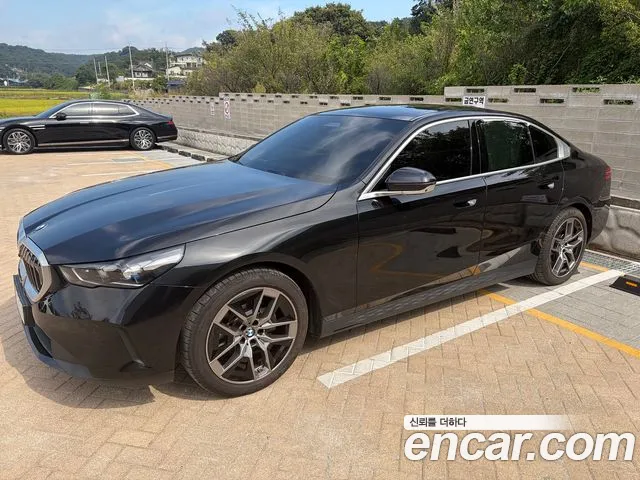 BMW 5 Series G60 — Фото автомобиля 16