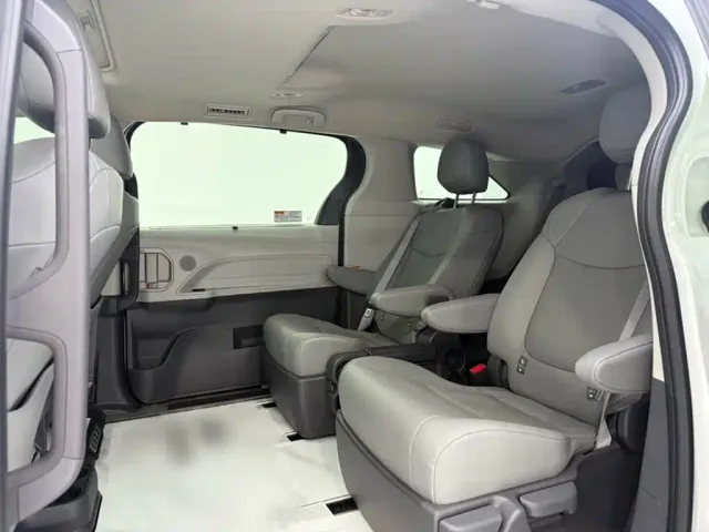 Toyota Granvia — Фото автомобиля 23