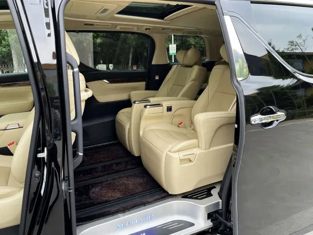 Toyota Alphard — Фото автомобиля 4