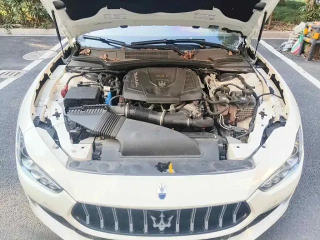 Maserati Ghibli — Фото автомобиля 9