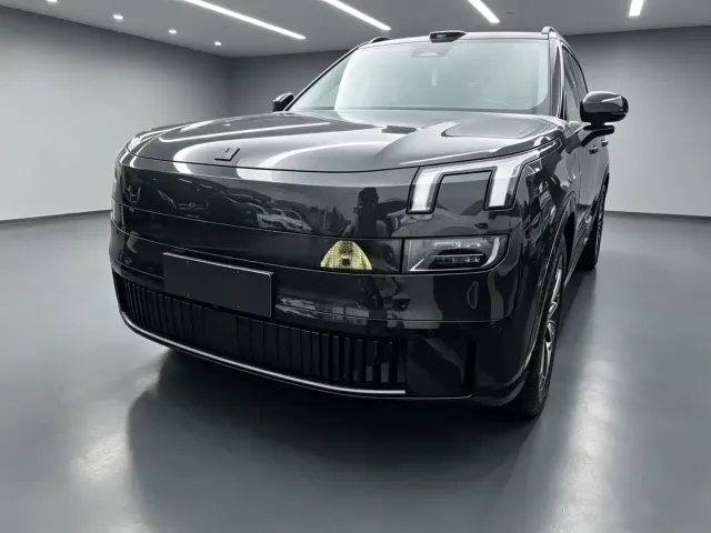 Фотография автомобиля — Lynk & Co 900