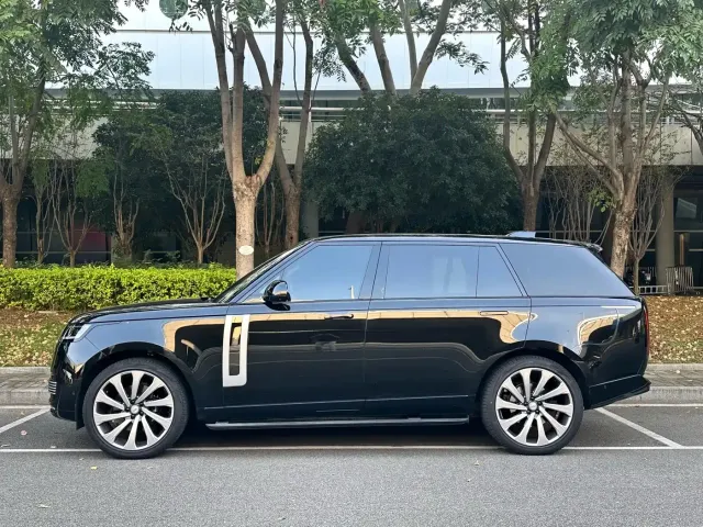 Land Rover Range Rover 2024 3.0 L6 400PS SV Honor Genesis Extended — Фото автомобиля 4
