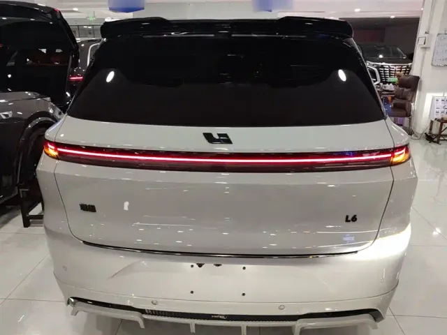 Li Auto L6 — Фото автомобиля 5