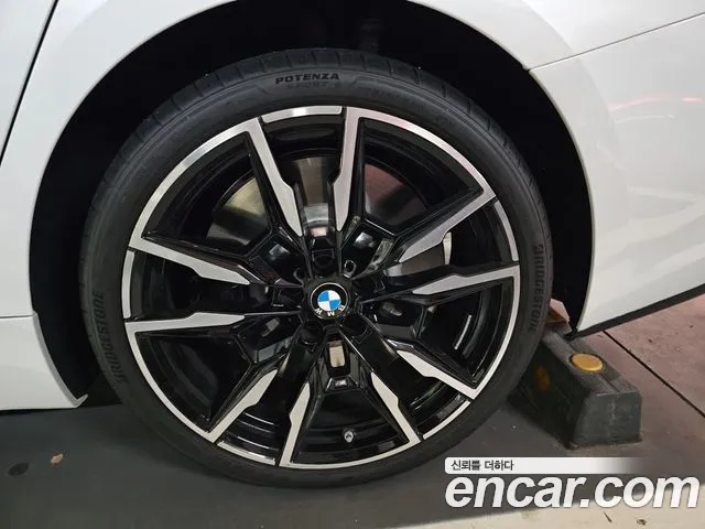 BMW 8 Series G15 — Фото автомобиля 5