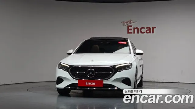 Mercedes-Benz E-Class — Фото автомобиля 3