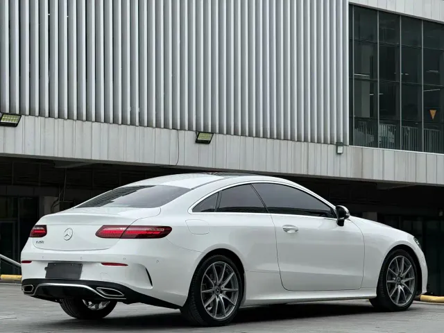 Mercedes-Benz E-Class — Фото автомобиля 8