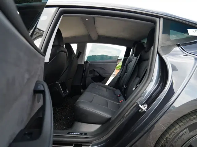 Tesla Model 3 — Фото автомобиля 7