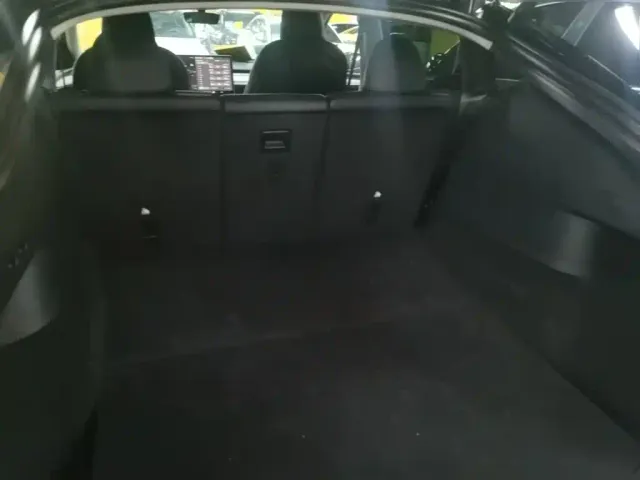 Tesla Model Y — Фото автомобиля 23