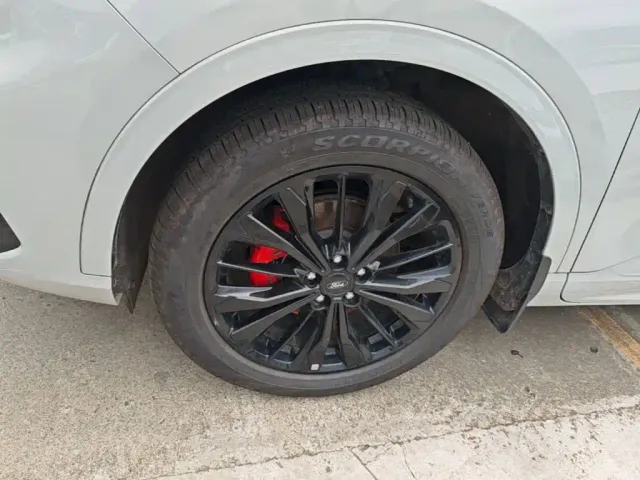 Ford Escape — Фото автомобиля 22