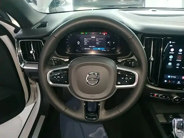 Volvo S60 — Фото автомобиля 10