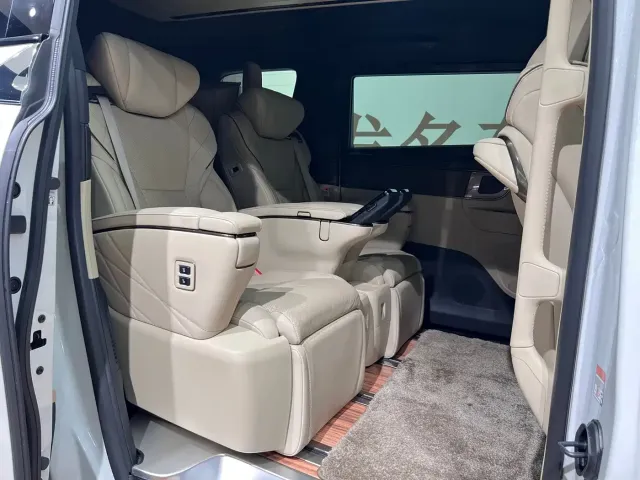 Toyota Alphard — Фото автомобиля 10