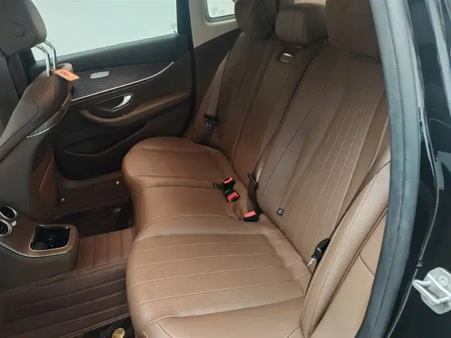 Mercedes-Benz Mercedes-Benz E-Class 2022 E 260 L Sport 4MATIC — Фото автомобиля 5