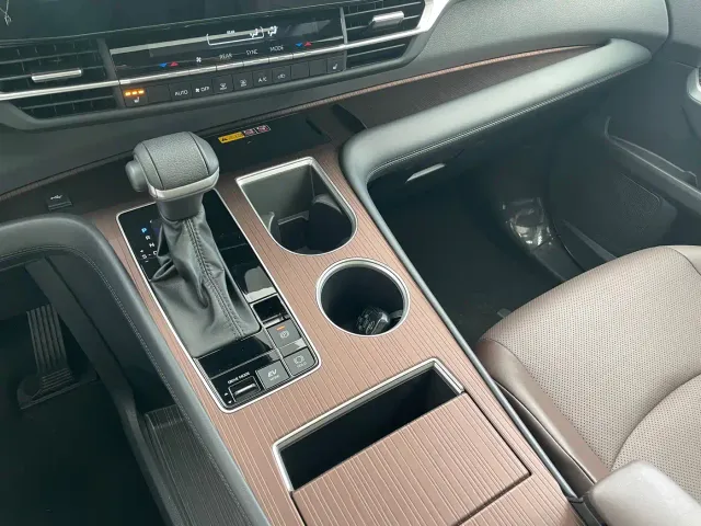 Toyota Granvia — Фото автомобиля 28